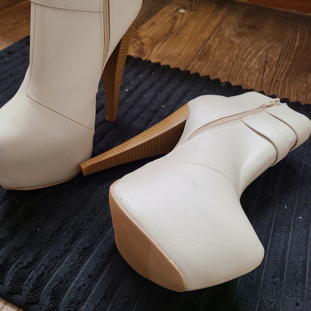 Justfab platform booties - Picture 3 of 3